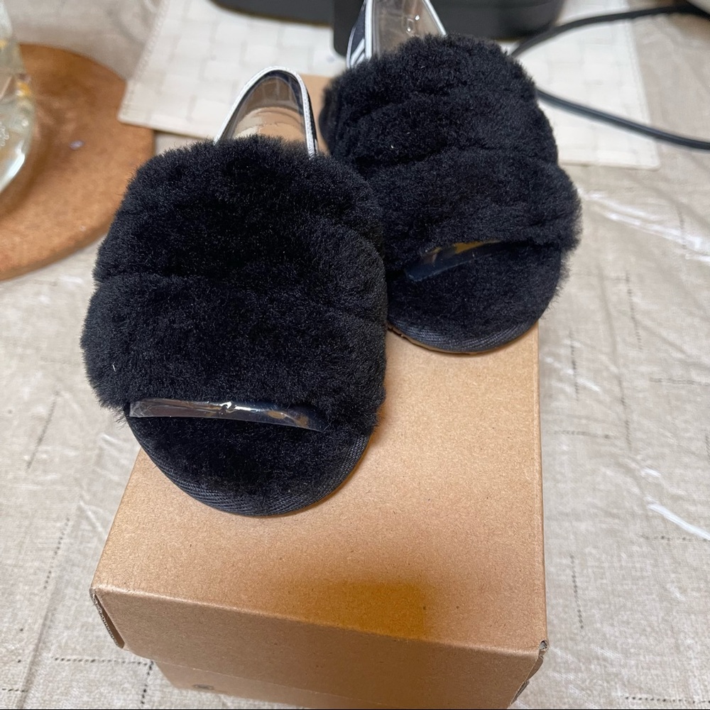 UGG Fluff Yeah slide size 6 girls